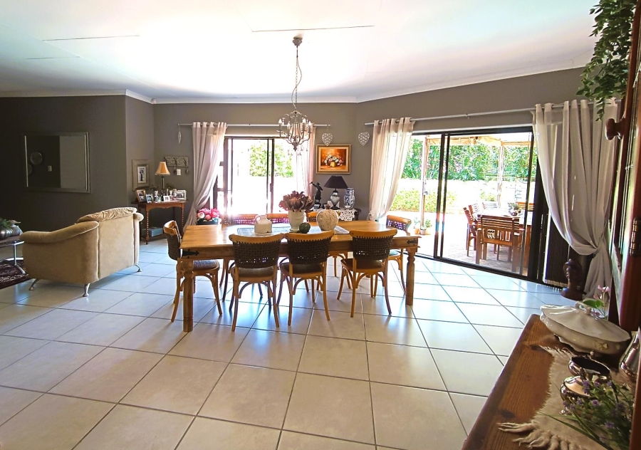 5 Bedroom Property for Sale in Langenhovenpark Free State